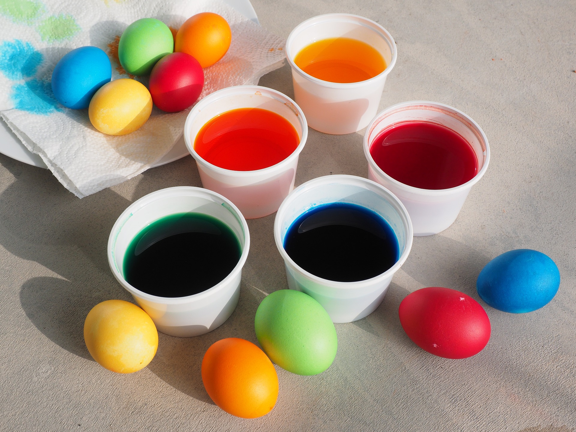 easter-eggs-colors-3032073-1920.jpg