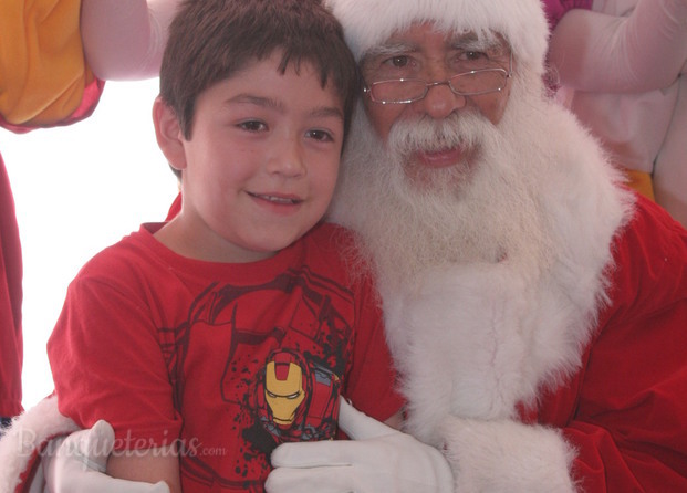 Entrega regalos viejito pascuero