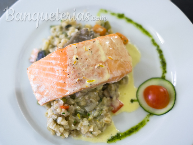 Salmón con Risotto de Mote