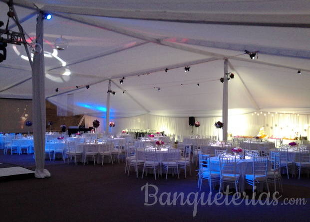 Amplias carpas para eventos