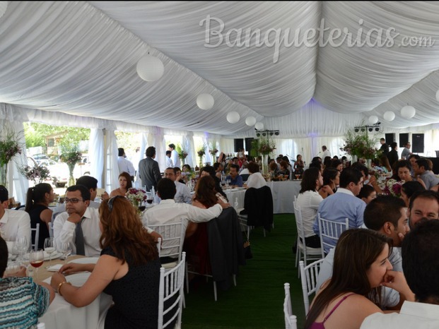 Interior de carpa instalada en Concepción