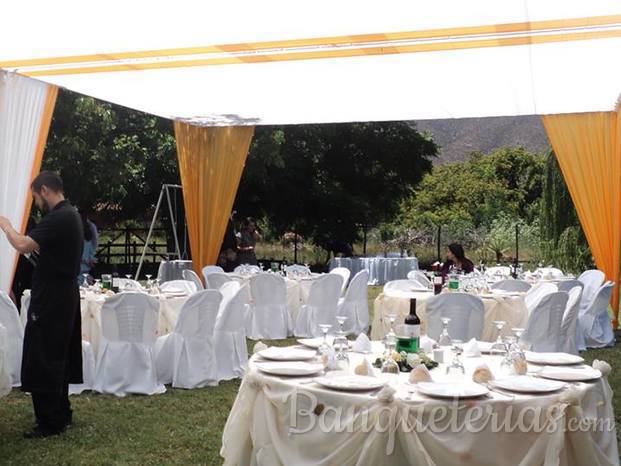 Matrimonio al aire libre en Catemu