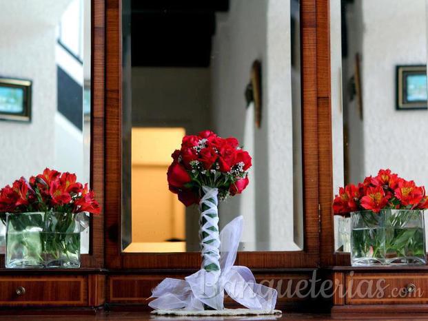 Arreglo floral para uno de nuestros matrimonios