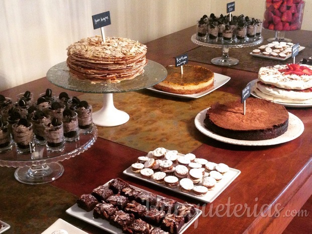 Mesón de postres en uno de nuestros eventos