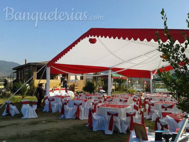 Carpa con rojo