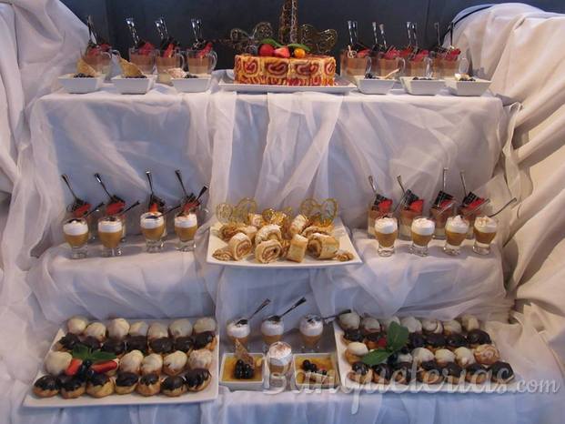 Buffet de postres para banqueteros y empresas de eventos