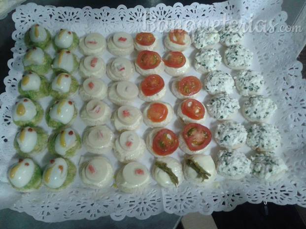 Canapés finos simples