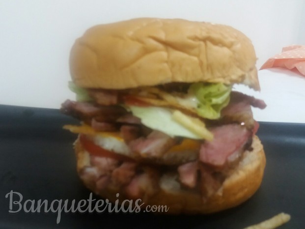 Hamburguesas de carne y cerdo/ tocino