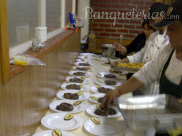 Durante las preparaciones de banquetería