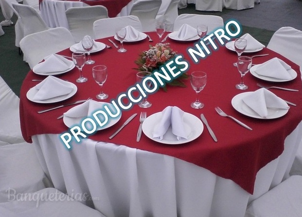 Mesa matrimonio con carpeta rojo italiano