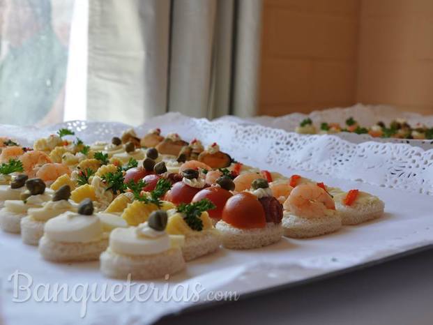 Canapés mesa matrimonio civil